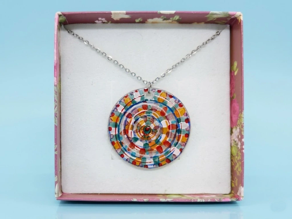 Skleněný amulet MANDALA ČAKROVÁ