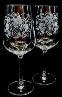 Přátelské sklenice na víno / KOŠÍČEK S VÍNEM