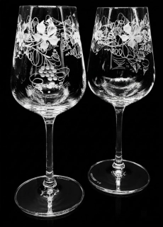 Přátelské sklenice na víno / VÍNO